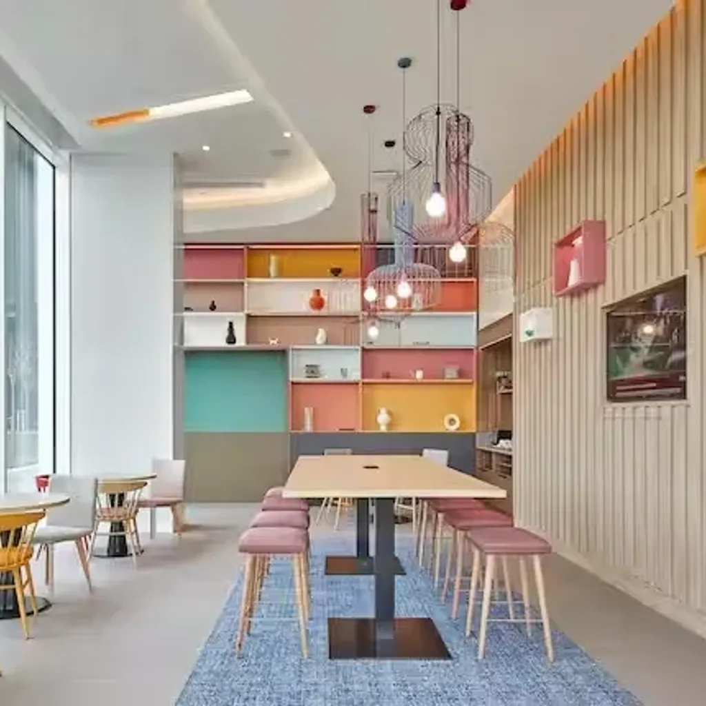 Hampton by Hilton - 6