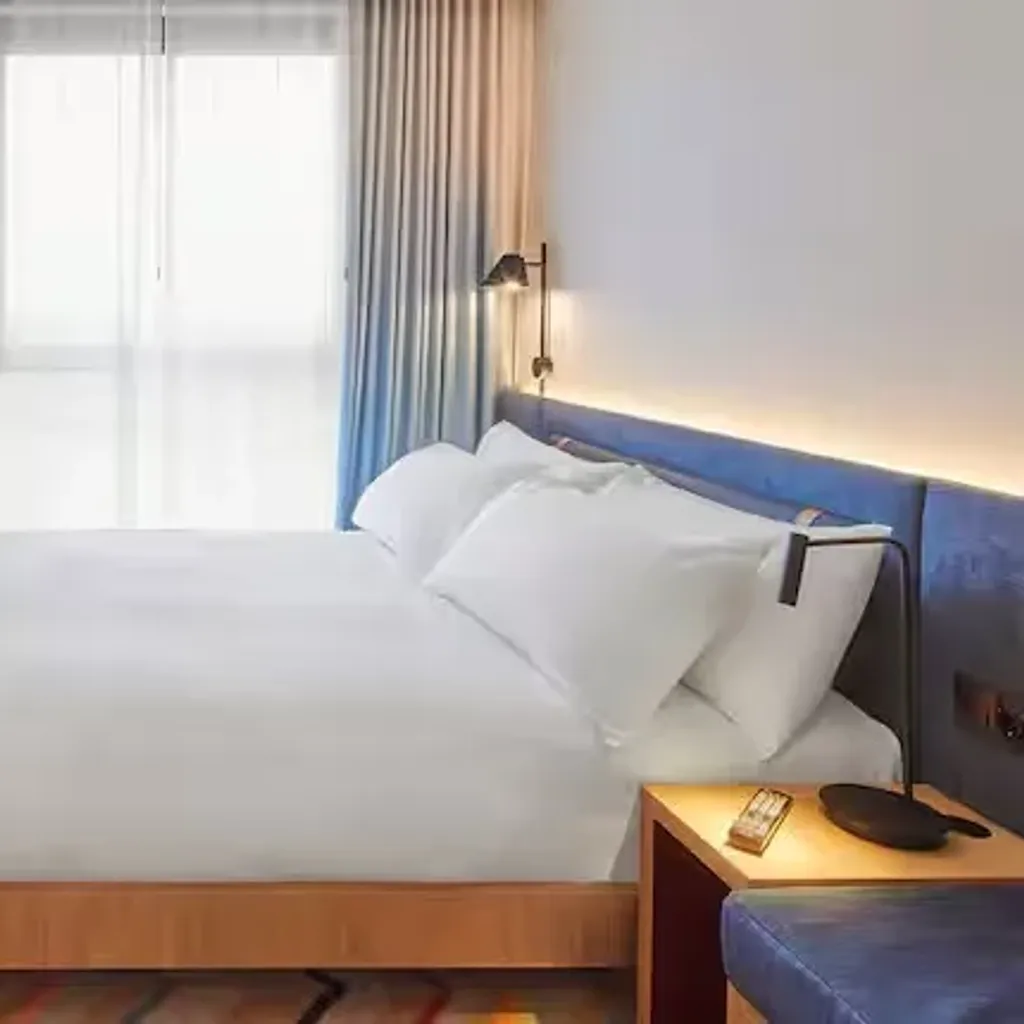 Hampton by Hilton - 7