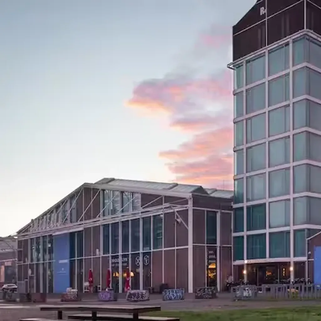 DoubleTree by Hilton Amsterdam - NDSM Wharf - 1