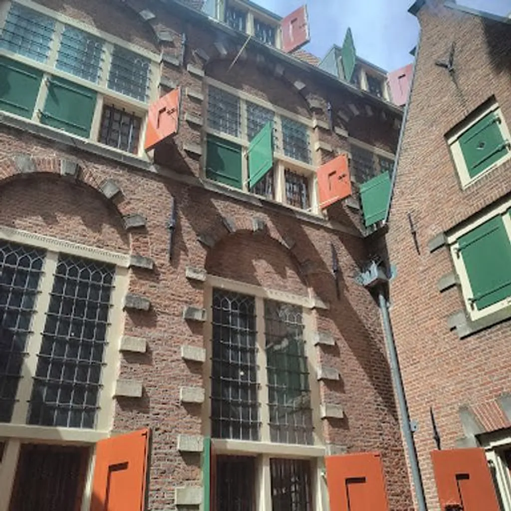 Rembrandt House Museum - 3