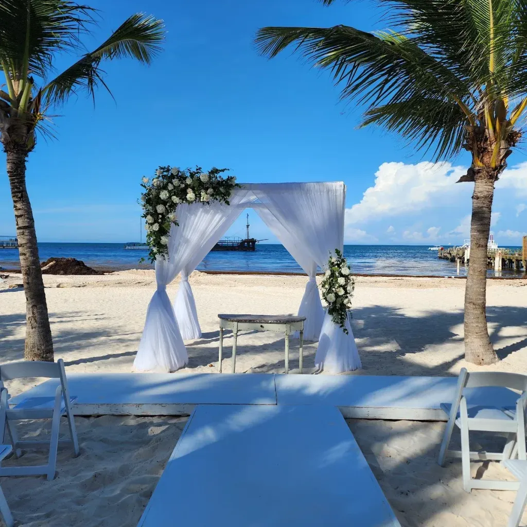 Huracan Beach Club - 2