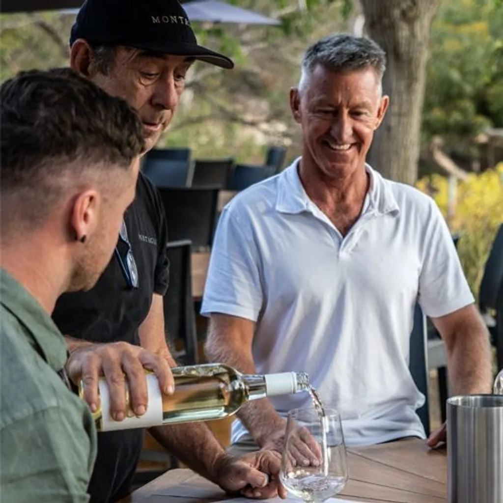 Pour and Explore Private Wine Tours - 4
