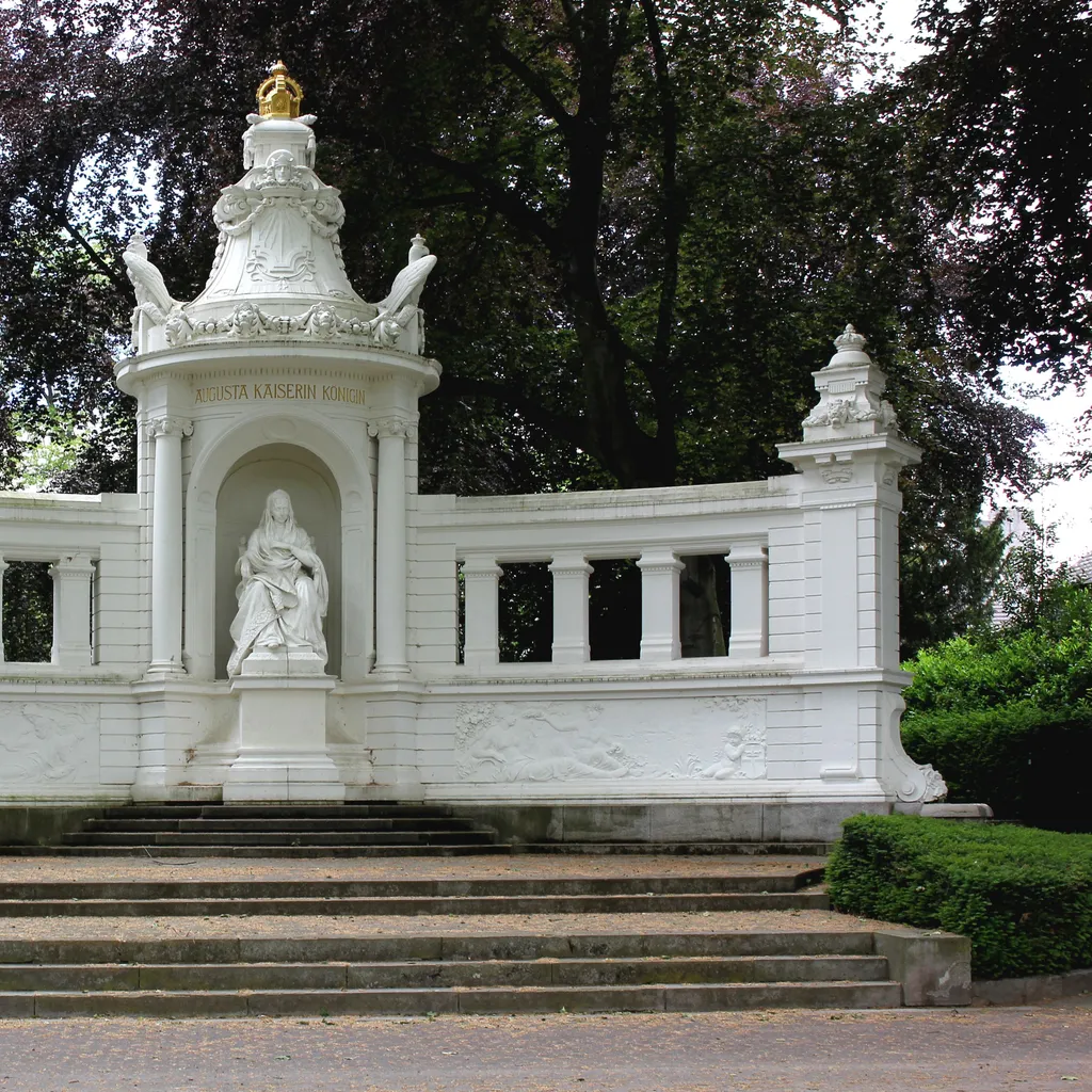 Kaiserin-Augusta-Denkmal - 4