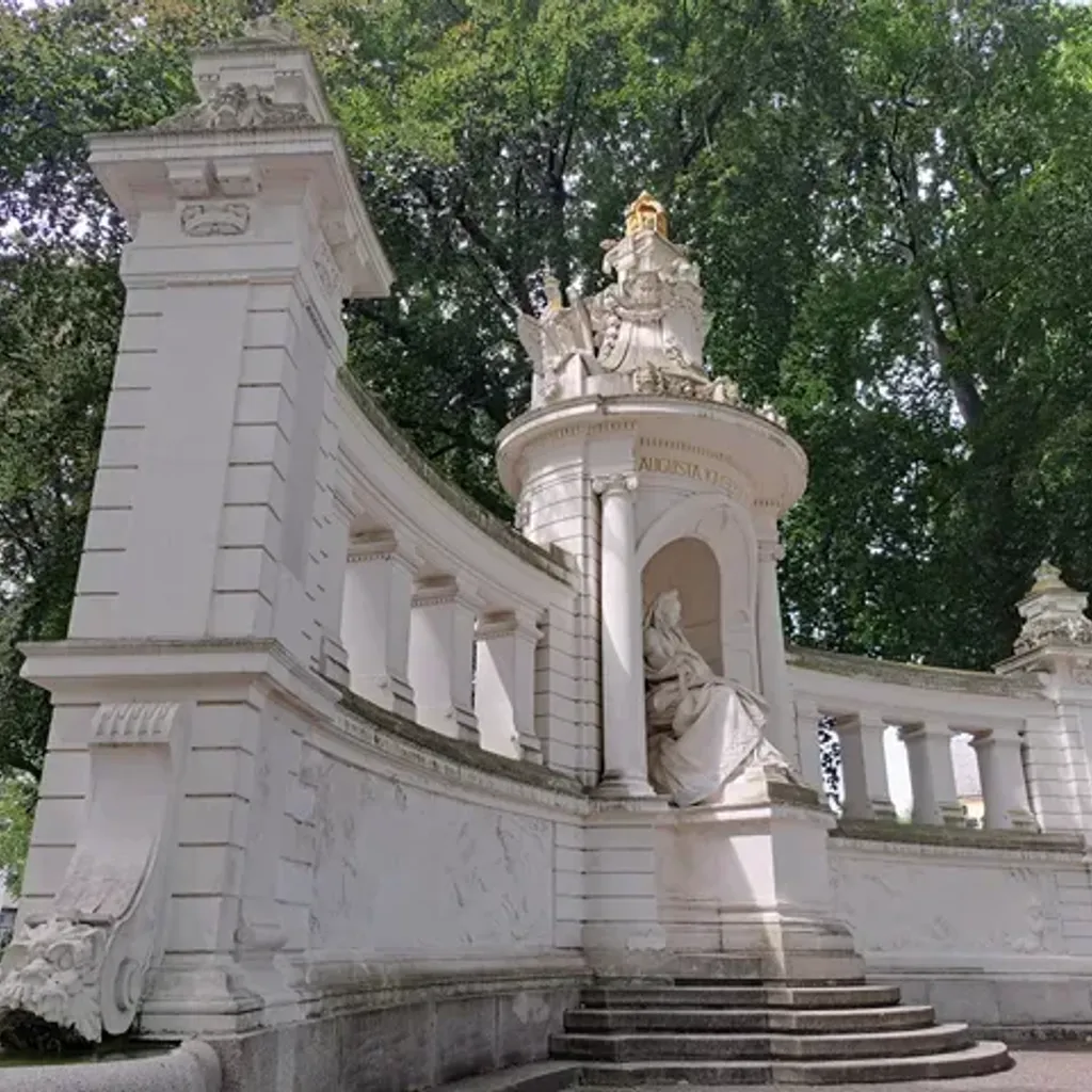 Kaiserin-Augusta-Denkmal - 3