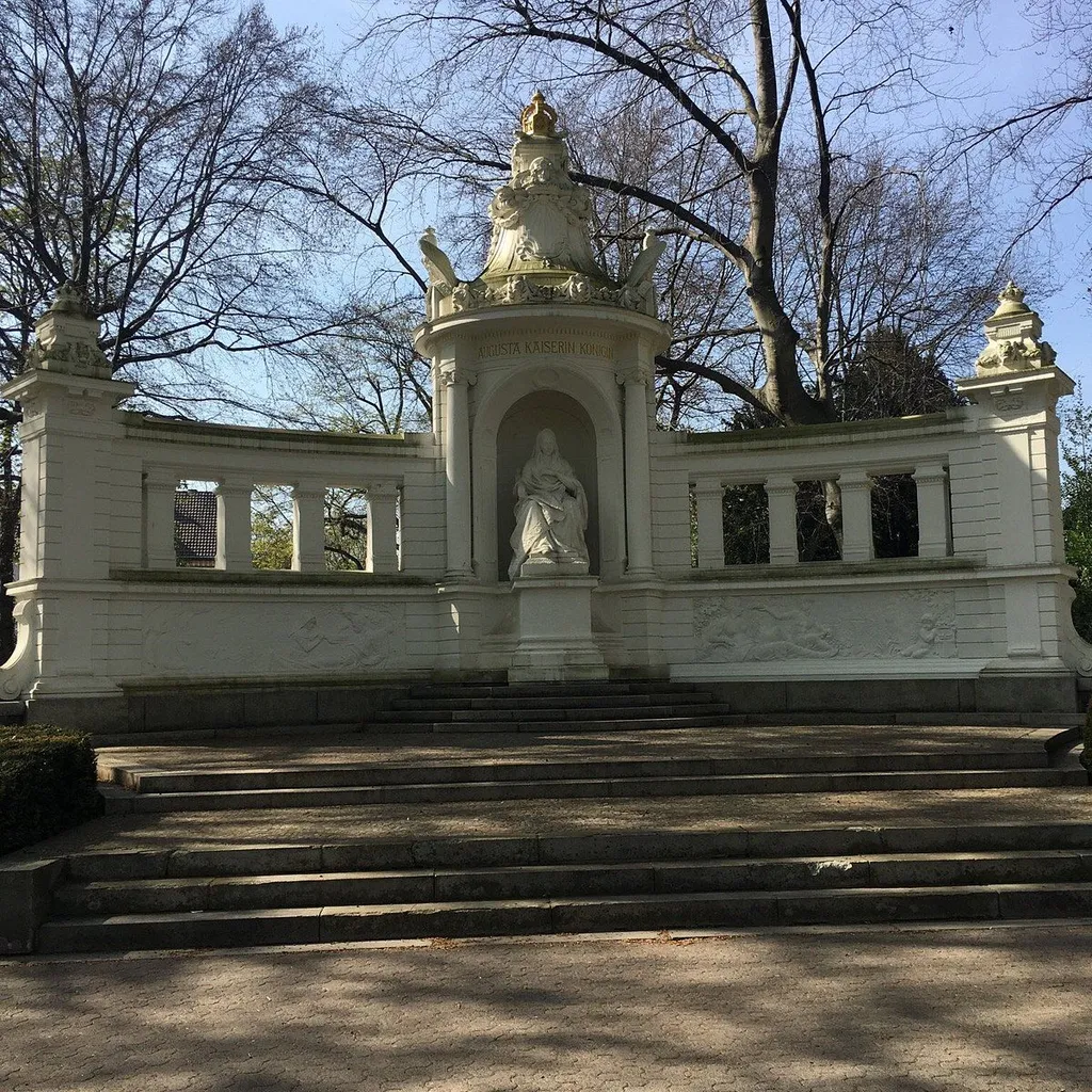 Kaiserin-Augusta-Denkmal - 1