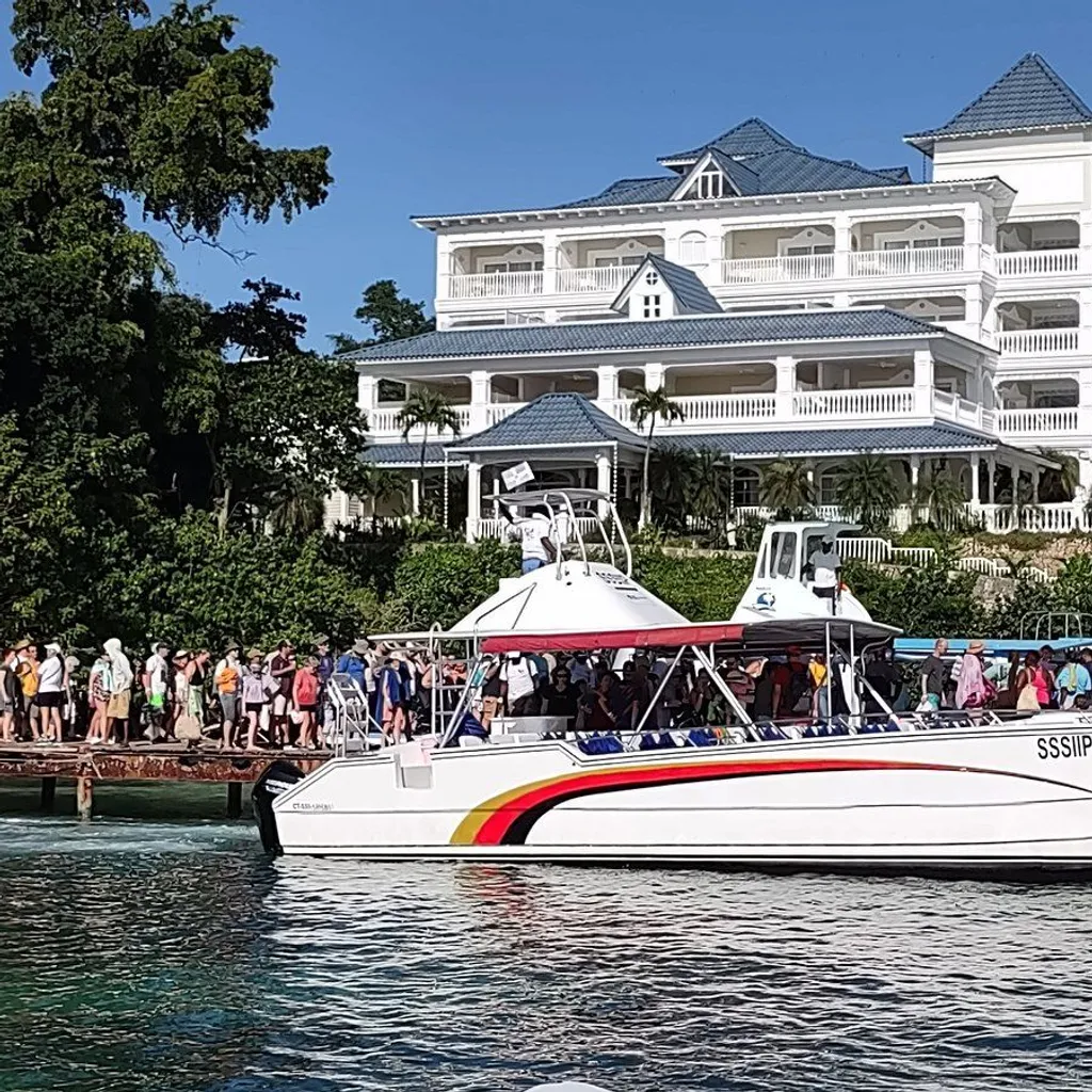 Moto Marina ~ Boat Tours in Samana - 1