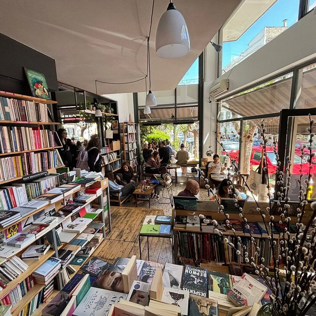 Little Tree Books and Coffee - 1