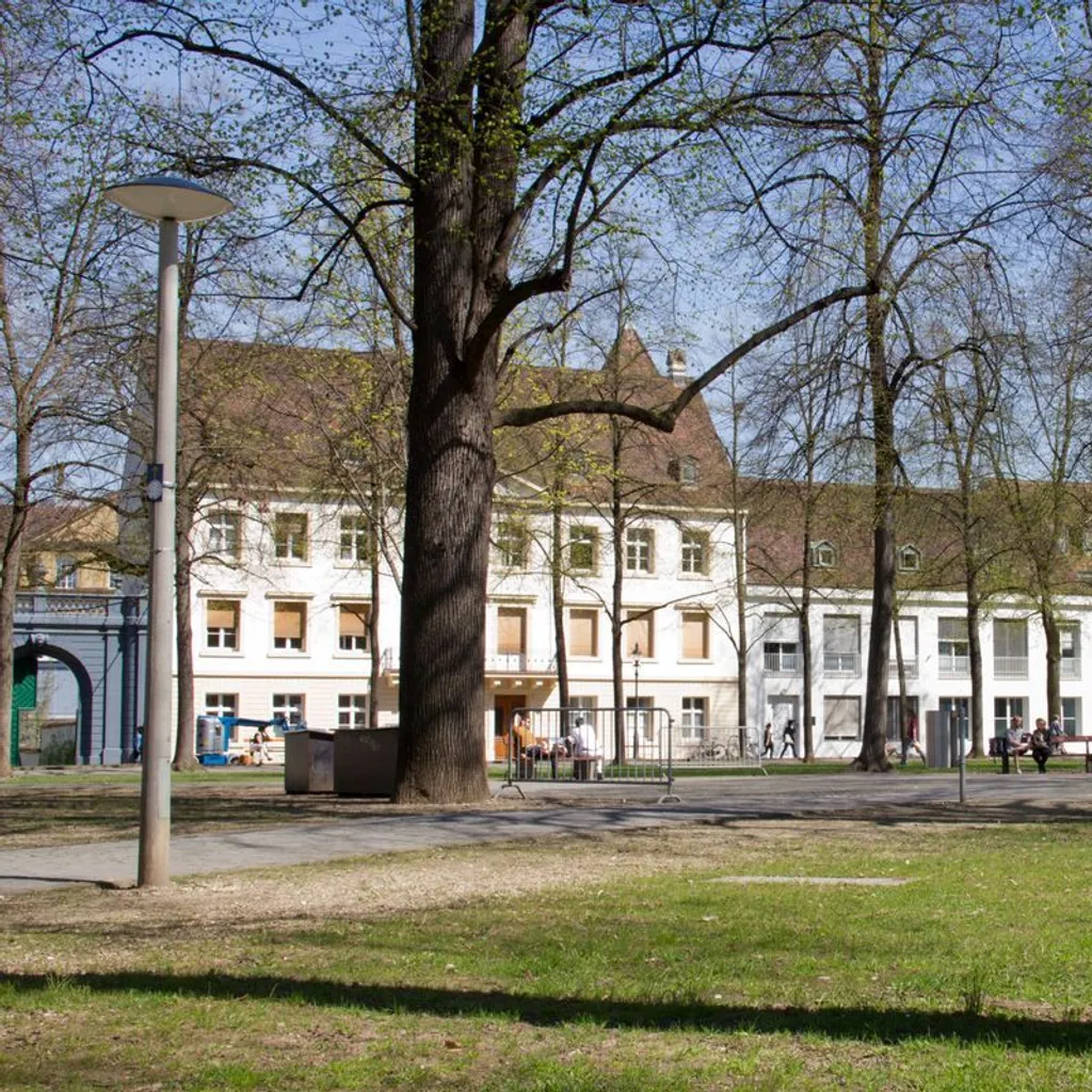 Öffentlicher Park Petersplatz - 1